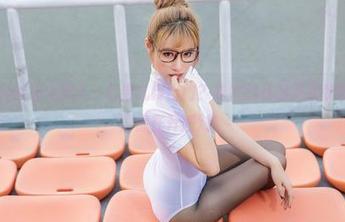 AISS爱丝(钻石版) – 松果儿要出门？看她的私房职业装图集，穿得像在开派对！