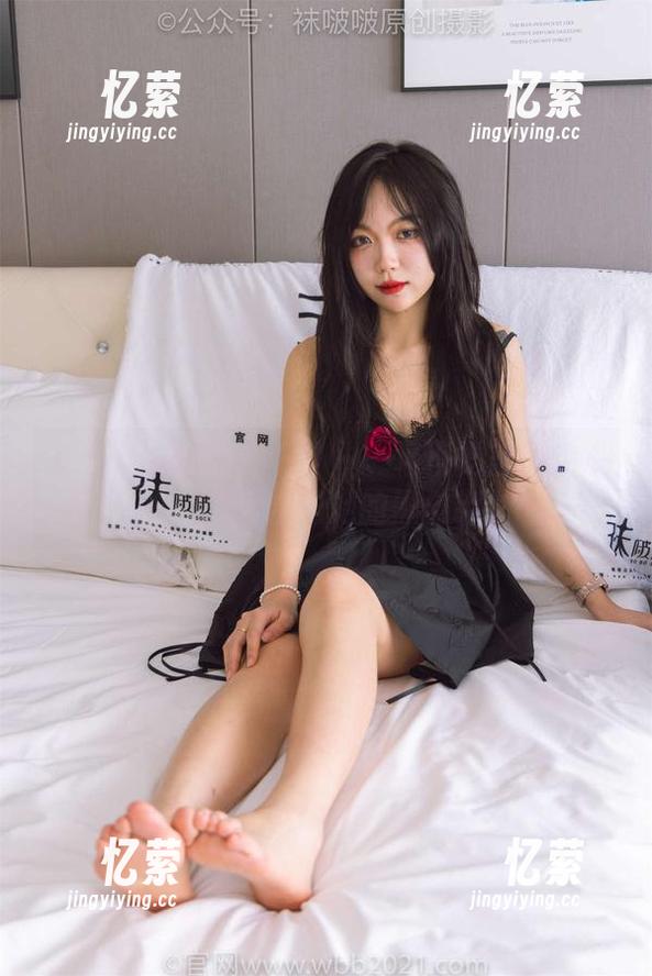 BoBoSocks袜啵啵-甜甜圈 BoBoSocks袜啵啵 - 一场不需言语的私拍:甜甜圈和她的黑皮手套