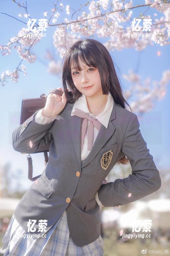 我就问，Halo_酱的运动：图集里的每一帧都在发光吗？