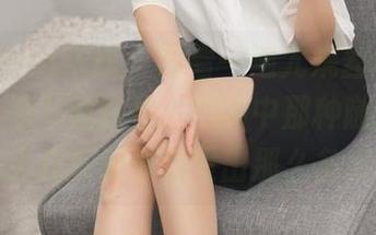 HuaYang花漾 – 再看一遍尤妮丝Egg的天台，搞不懂的是，原图中那种随意的态度怎么在图册里散发出那么多火花。