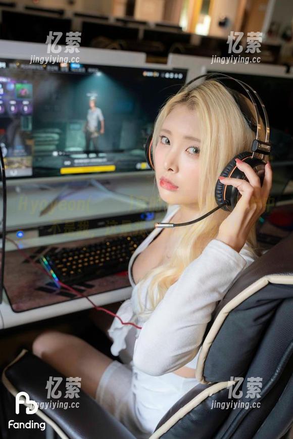 Hyoyeon(김효연)穿的礼服全套，图片中不是我，这是我女儿的未婚妻！