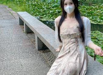 微密圈 – 图库里的蓝色魔法，July芝岚和油亮写真正腻歪！