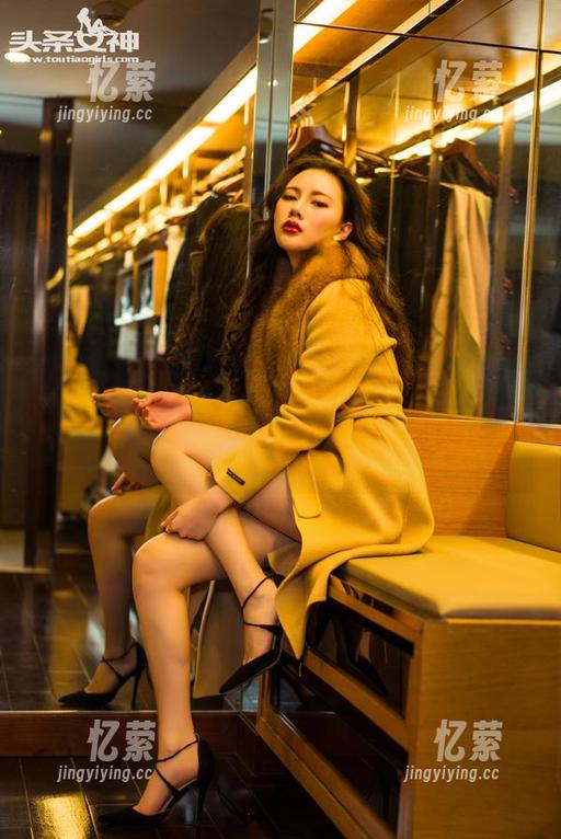 TouTiao头条女神 - 最新的美惠子泳池套图，似乎在诉说着什么，但我还没看懂...超吸引人！