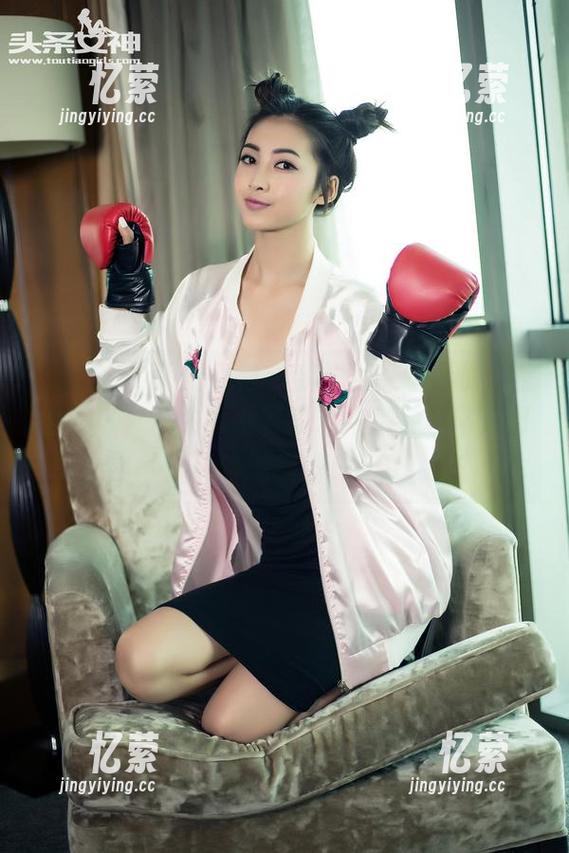 TouTiao头条女神 - 我觉得艾小青的作品里，这只“性感小野猫”肯定会教你如何优雅地翻窗户！