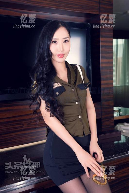 TouTiao头条女神 - 看！草莓酱的高跟鞋，资源之美全在其中。