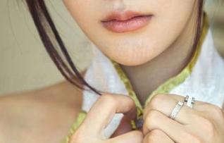 TuiGirl – 看到王馨瑶的私拍，申请成为她的秘书，听着耳边那点点声响。