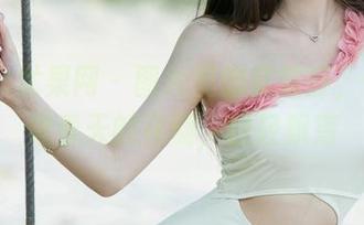 UGirls尤果网 – 图片里的艾霓莎，蕾丝就像春天的花瓣，轻轻飘落
