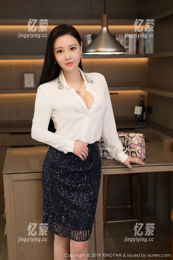 XINGYAN星颜社 - 作品中潘思沁的瑜伽摆姿，一开始觉得她冷冷的，后来发现无意间很暖和啊。