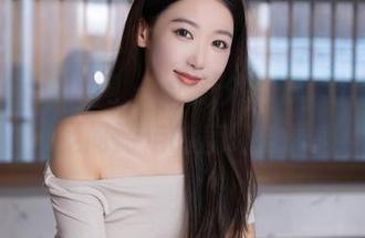 Xiuren秀人网 – 周慕汐baby写真精选：足间游走的魔幻与诱惑