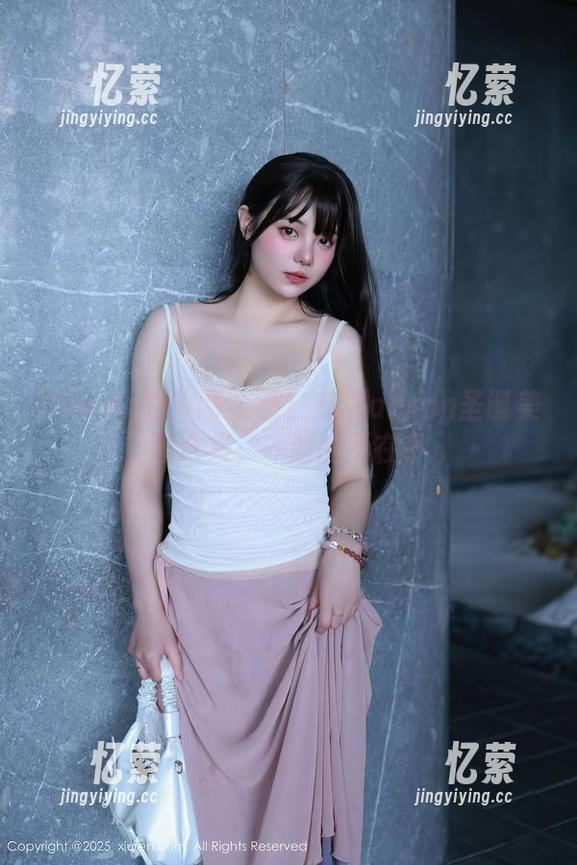 Xiuren秀人网 - 看！安然anran圣诞美图合集，一脸的不在乎