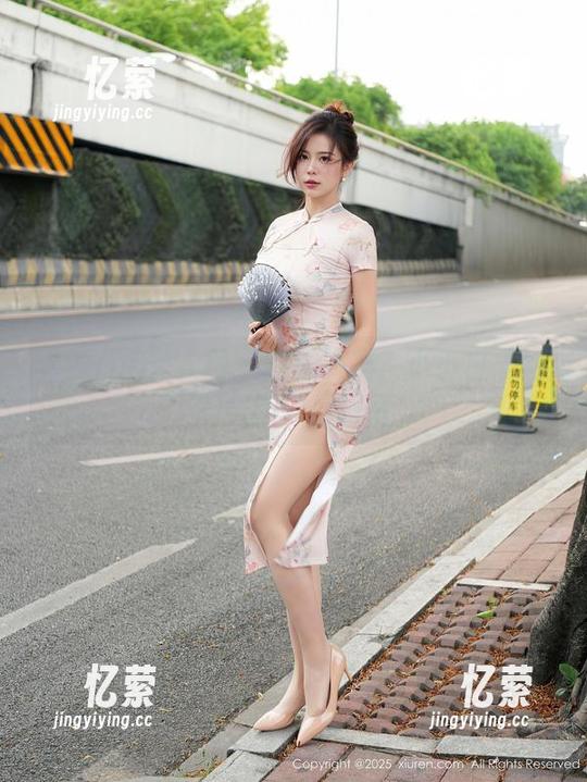 Xiuren秀人网 - 私拍大赛？小小白思宜的美腿才是冠军