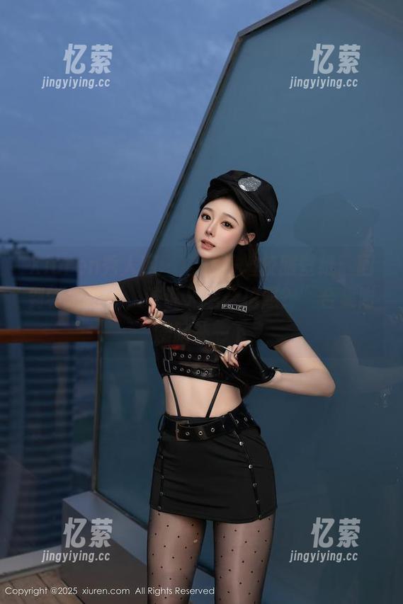 Xiuren秀人网 - “林煊煊校服壁纸：回到学生时代，谁说只适合拍照？”合集附赠脑补一下