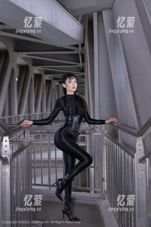 Xiuren秀人网 - 看了王俪丁的白衬衫作品集，我决定要多几件这样的衣服，甚至下载也能有灵感