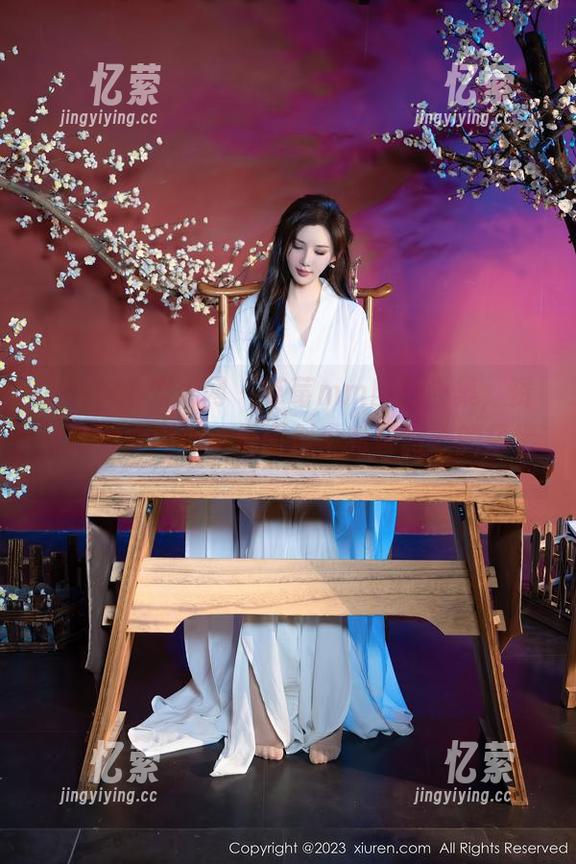 Xiuren秀人网 - 草莓mm自拍合集，资源选得太用心，里面似乎有些微妙的情愫。