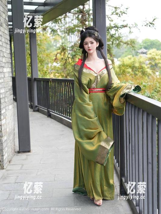 Xiuren秀人网 - 陶喜乐_lele校园写真：微风与懒洋洋的闲逛，图集中总是显得如此自然。
