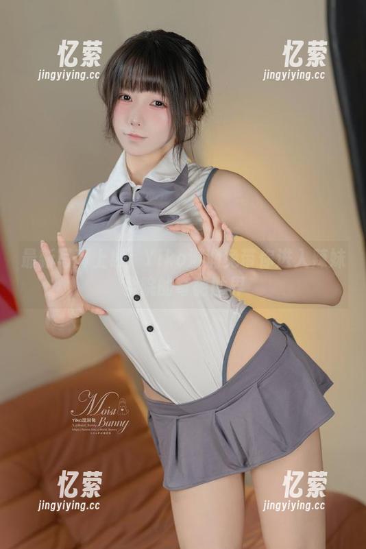 Yiko湿润兔 最新写真上线:Yiko湿润兔带你进入辣妹学院的奇葩世界