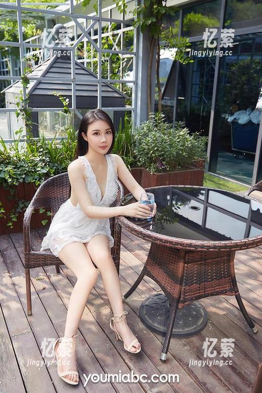 YouMi尤蜜荟 - 私房混搭：李承美的修女妆，怎么做到气质与呆萌齐飞？