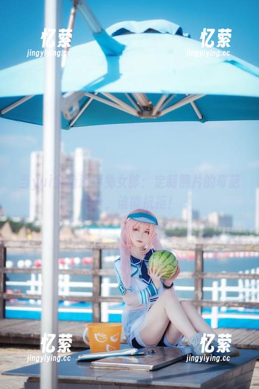 当yui金鱼遇到兔女郎：定制照片的奇葩组合，谁能抗拒！