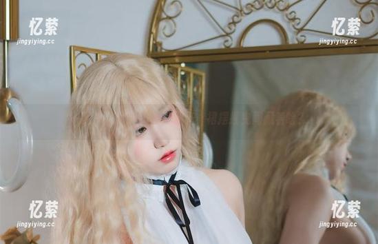 一北亦北 一北亦北的短裙写真分享,裙摆摇曳间藏着啥?