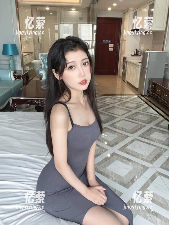 不呆猫的最新cos，腿长到出天际，无敌了吧
