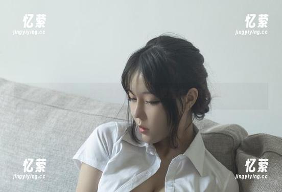 看今汐如何驾驭黑丝制服，更新作品更加撩人