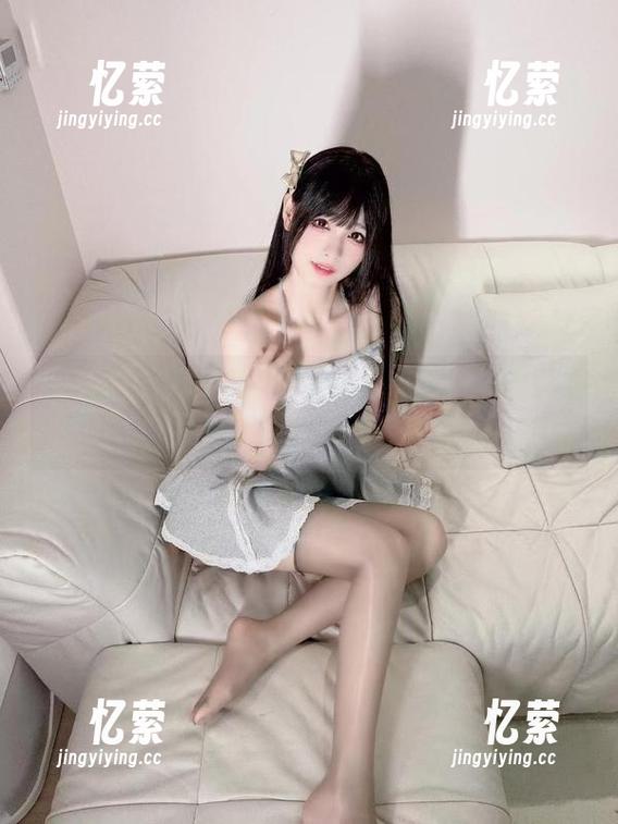 微密圈 - 当十万口草莓粥粥遇上奶牛：她的写真作品真的是画风突转呀！