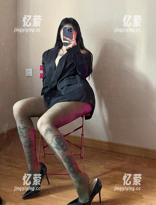 微密圈 - 点开卡通百科老王的女友图集，下载的同时心中默念：不愧是她！