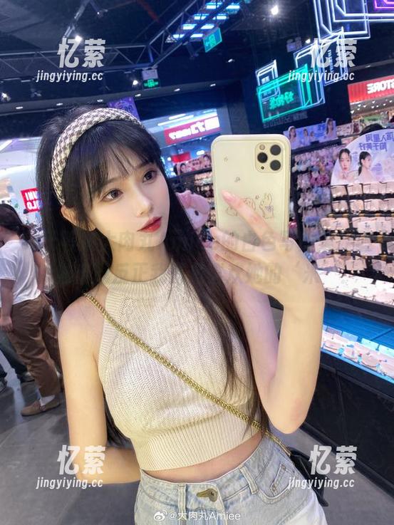 终于等来大肉丸Amiee的白色写真集，最新推出，反正我就是喜欢她的‘米’！
