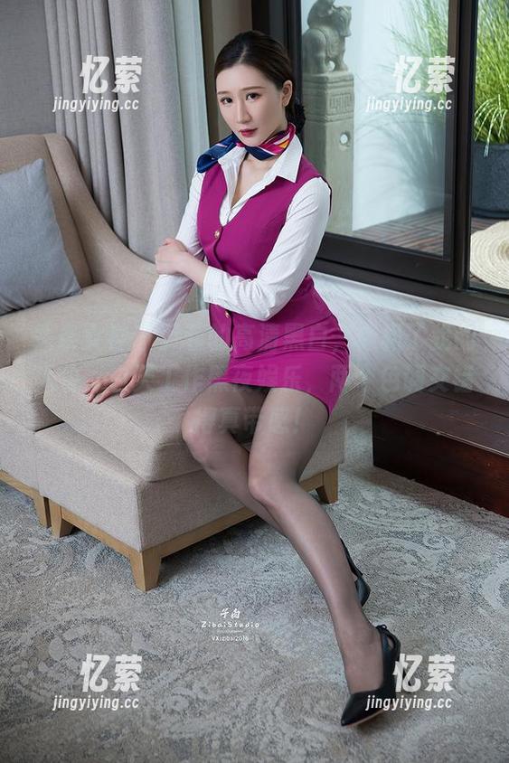 头条女神 - 尹菲的高清黑白，像极了我的人生，白天工作黑夜娱乐，两个色调交错得真带感！