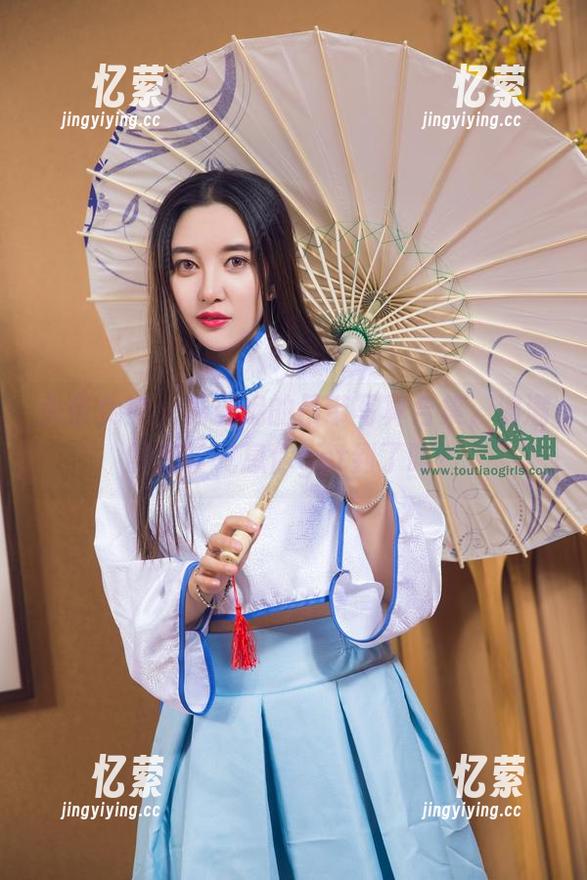 头条女神 - 杨曼妮的吊带写真合集，满满的摩登气息你get到了吗？