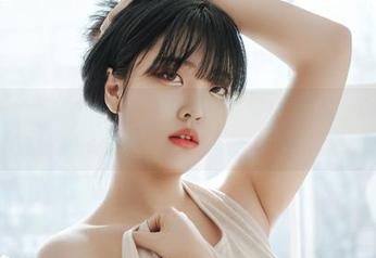 一秒入坑，宋哈娜(송하나)带你在粉色图包里游泳，水温刚好！