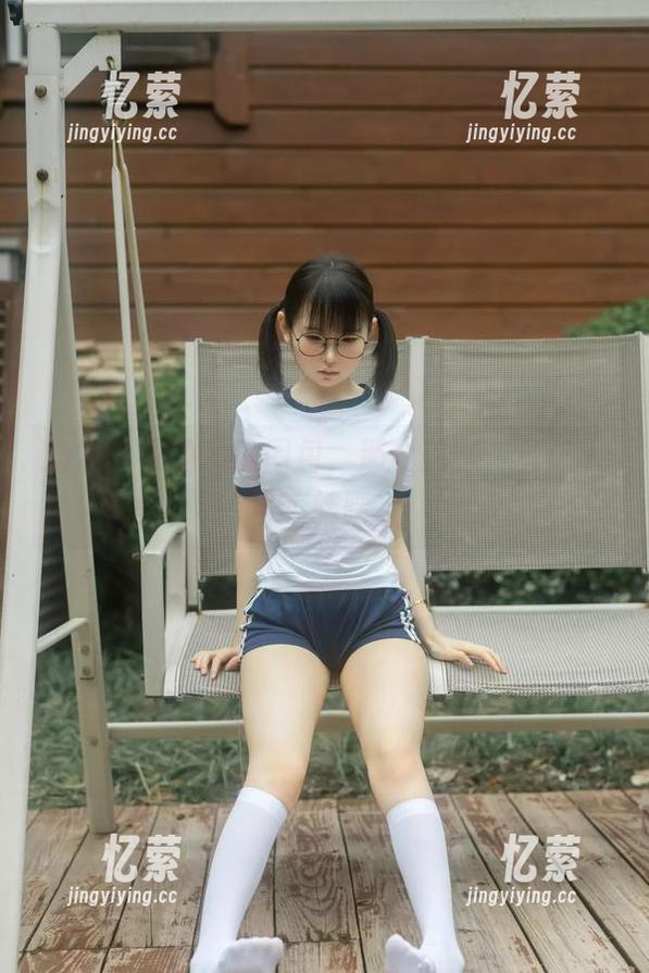 幼水铃衣的私房图包，那个美腿，真让人目不转睛。