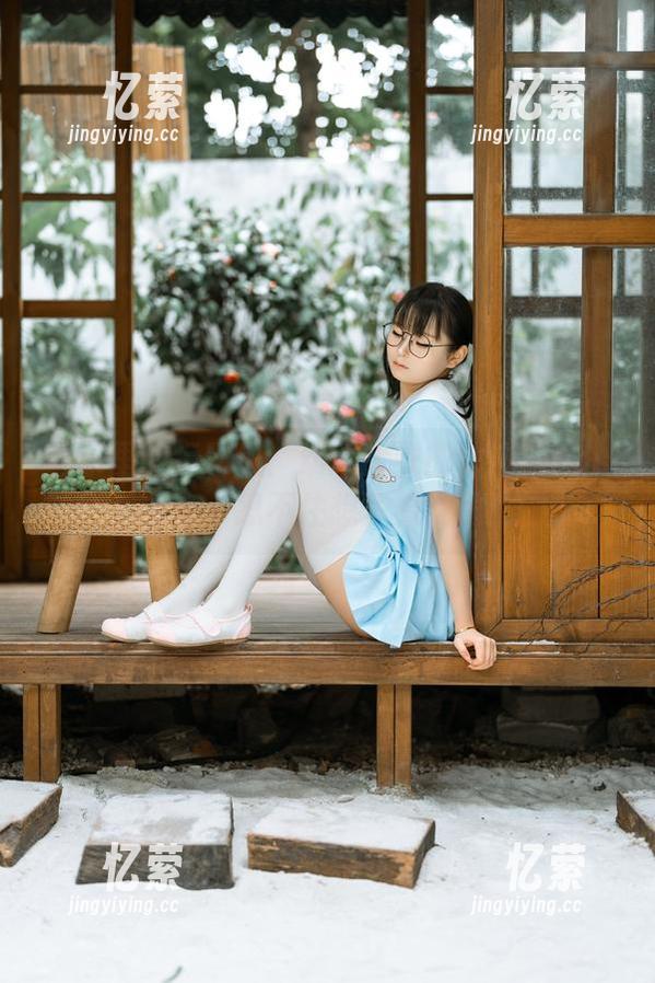 温泉里的运动风：幼水铃衣的体操服Cos图包，忍不住想多看几眼！