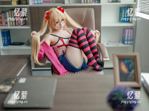不只是更衣室，幼水铃衣带来的原图让人好奇，那个午间发生了啥？