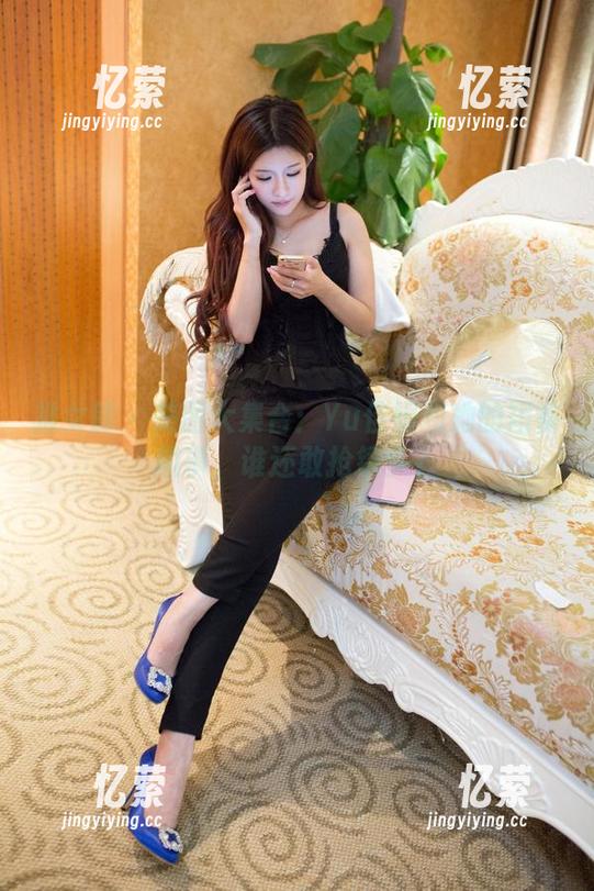 推女郎 - 美图大集合：Yu佳妮和她的短裤趣事，谁还敢抢镜头？