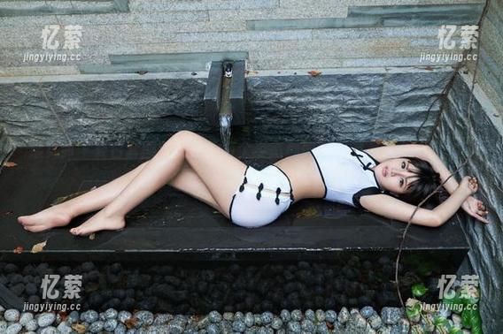 推女郎 - 夏日套图，杨伊的每个姿态都像在催泪，怎么能这么美？