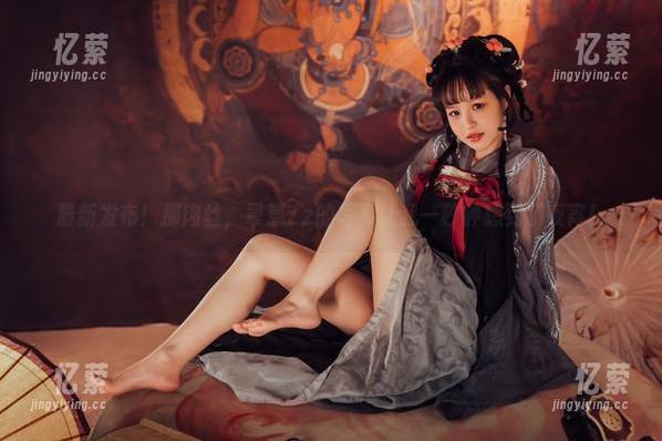 最新发布！那肉丝，晕崽Zz的写真让我一秒钟想到了夜宵！