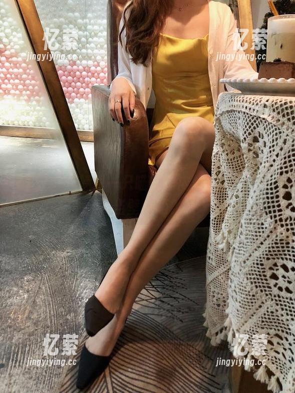 微密圈 - 梦里一只喵的车内丝袜秀，值得当壁纸吗？