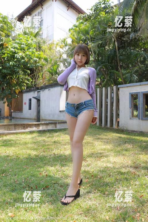 模范学院 - 胡润曦的制服写真，如果有奖学金，我肯定去抢，资源少不了我这‘学霸’的助力！