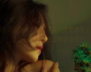 樱晚gigi的清晨时光：cos合集，究竟是早上的露水好，还是樱晚gigi的眼神更吸引？