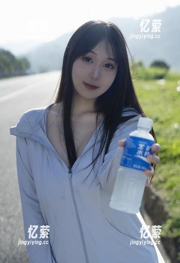 浅安安 浅安安与椰奶的美图,奇奇怪怪的组合啊