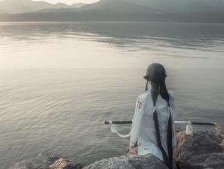 爱老师_PhD的双面短裙COS：好奇与气氛共存