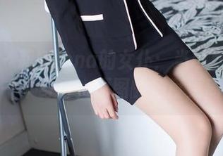 爱蜜社 – 莉娜lena的女仆：当可爱与冷淡来自一个身份，原图的角度更离奇。
