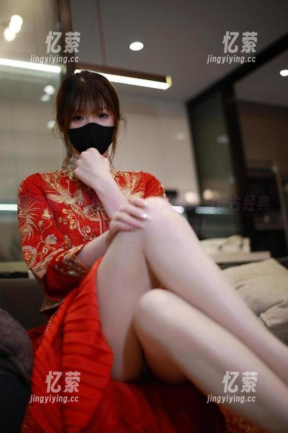 微密圈 - 照片对比，白龙猫女的复古经典与无弹力同在的碰撞！