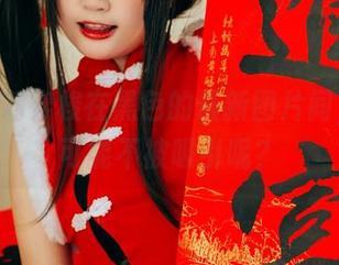 神沢永莉穿梭在黑色的最新图片间，怎么可能不被吸引呢？