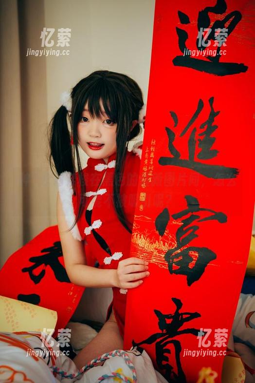 神沢永莉穿梭在黑色的最新图片间，怎么可能不被吸引呢？