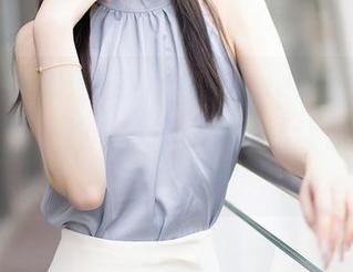 秀人网 – 黑色在AngelaLee李玲的全套里形成了一种奇特搭配，原图让你来拆解！