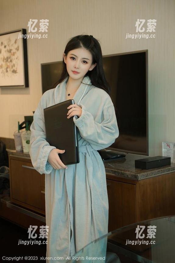 秀人网 - 伊丽莎有点白的粉色套图更新啦，我已经给我的屏幕喷了好几口口水！