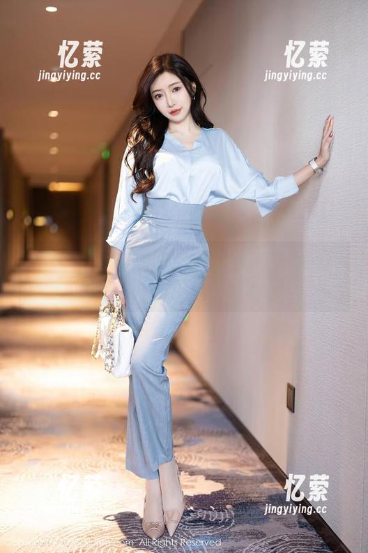 秀人网 - 综艺感满满的刘婷婷美足写真全集，痴迷再给我两分赞