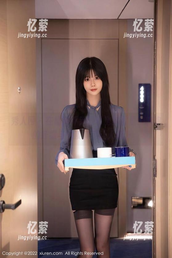 秀人网 - 在奶芙乔乔的私房美图里，旗袍的纤细与气质真是让人意外。